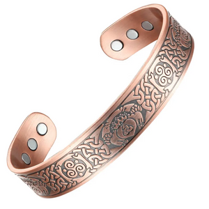 
                  
                    Load image into Gallery viewer, Stylish copper magnetic bracelet from Magnetic Mobility, featuring intricate Claddagh design and guaranteed Irish quality. Ideal for alleviating arthritis, back pain and other joint and muscle pain.
                  
                