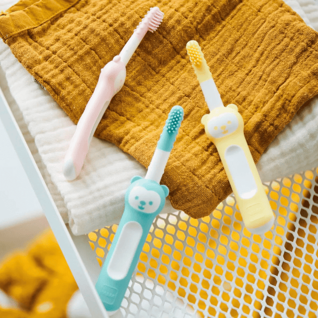 Mam Massaging Brush 3M+ with Safety Shield - Mixed Colour