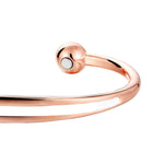 Close up view of the Spindle Dawn Copper bracelet from Magnetic Mobility. A copper bracelet with a simple design and an white band in the centre. Featuring 2 strong neodymium magnets. Perfect for people with arthritis and back pain. 99% pure copper. 